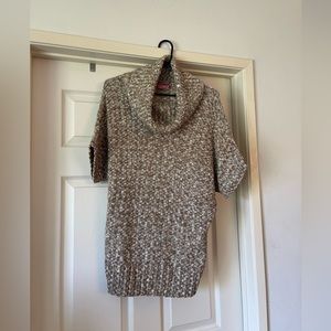 NEVER BEEN WORN LONG BLOUSE 👚